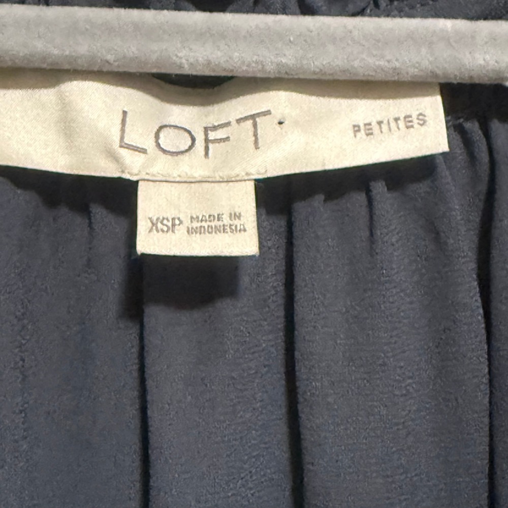 LOFT Petites Dark Gray Ruffle Neck Smocked Button Front Blouse XSP 487942 - Picture 3 of 10